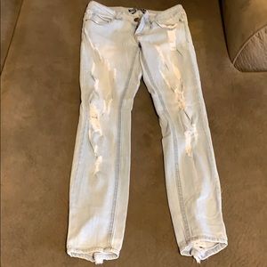 Distressed skinny jean